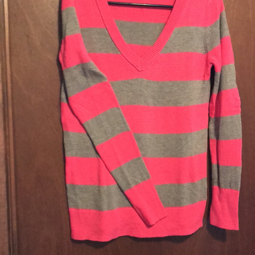 Cute striped sweater. M - Picture 3 of 4